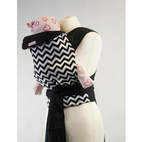 Palm and Pond Mei Tai baby carrier - Black and White Zigzag